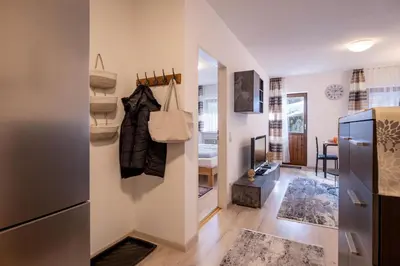 Küche/Küchenzeile in der Unterkunft Zweizimmer Erdgeschoss Wohnung mit Terrasse 4
