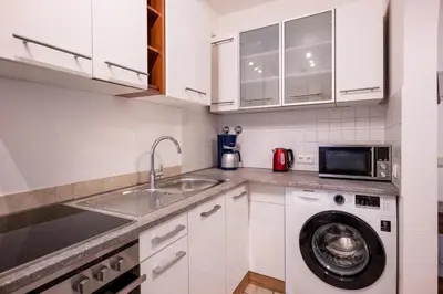 Küche/Küchenzeile in der Unterkunft Zweizimmer Erdgeschoss Wohnung mit Terrasse 4