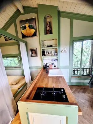 Küche/Küchenzeile in der Unterkunft Baumhaus auf dem Kellerberg