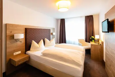 Ein Bett oder Betten in einem Zimmer der Unterkunft Hotel Gasthof Neuwirt