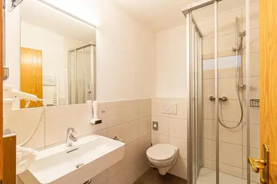 Ein Badezimmer in der Unterkunft Hotel Gasthof Neuwirt