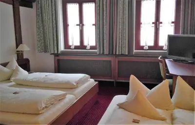 Ein Bett oder Betten in einem Zimmer der Unterkunft Hotel Augsburger Hof