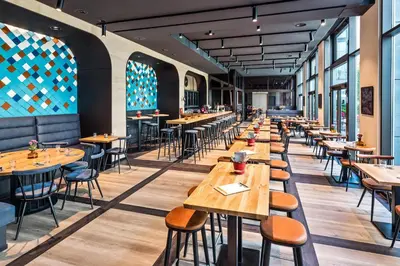 Ein Restaurant oder anderes Speiselokal in der Unterkunft Le Meridien Munich