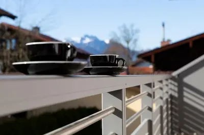 Ein Balkon oder eine Terrasse in der Unterkunft AD FONTES Suite mit Bergblick & Sauna