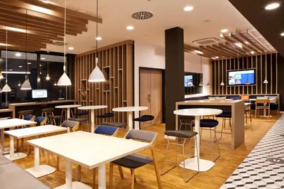 Ein Sitzbereich in der Unterkunft Holiday Inn Express Munich - Olympiapark by IHG