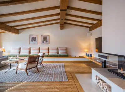 Ein Sitzbereich in der Unterkunft Spa & Resort Bachmair Weissach, LUXURY FAMILY RESORT