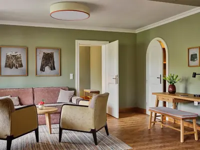 Ein Sitzbereich in der Unterkunft Spa & Resort Bachmair Weissach, LUXURY FAMILY RESORT