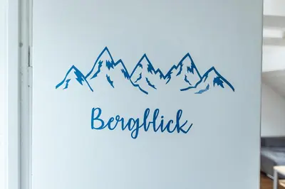 Ein Zertifikat, Auszeichnung, Logo oder anderes Dokument, das in der Unterkunft Ferienwohnung Kaufbeuren ausgestellt ist