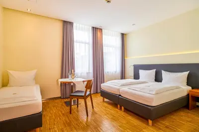 Ein Bett oder Betten in einem Zimmer der Unterkunft Hotel Apfelbaum