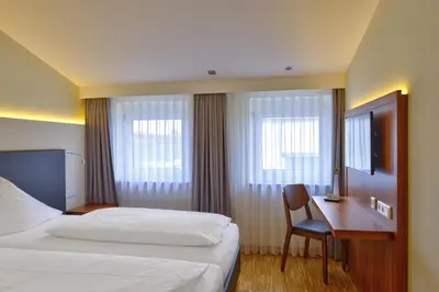 Ein Bett oder Betten in einem Zimmer der Unterkunft Hotel Apfelbaum