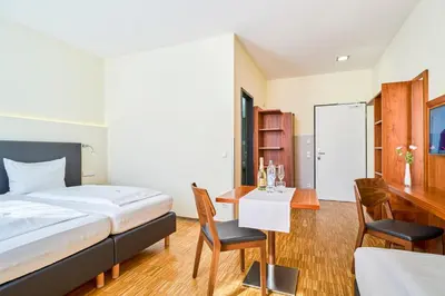 Ein Bett oder Betten in einem Zimmer der Unterkunft Hotel Apfelbaum