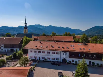 Ein allgemeiner Bergblick oder ein Berglick von des Hotels aus