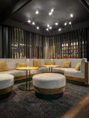 Ein Sitzbereich in der Unterkunft La Mansion Vi Vadi Hotel