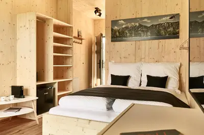 Ein Bett oder Betten in einem Zimmer der Unterkunft Water, Ski & Mountain Lodge