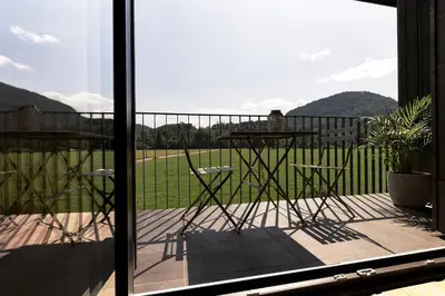 Ein allgemeiner Bergblick oder ein Berglick von der Lodge aus