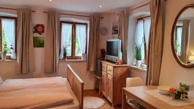 TV/Unterhaltungsangebot in der Unterkunft Gästezimmer Vogtareuth Rinser