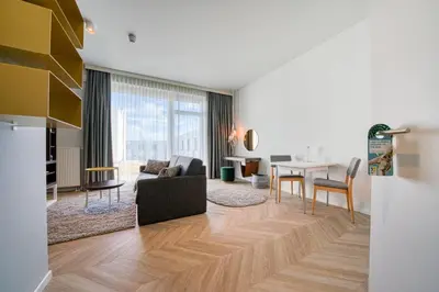 Ein Sitzbereich in der Unterkunft Vienna House Easy by Wyndham Augsburg