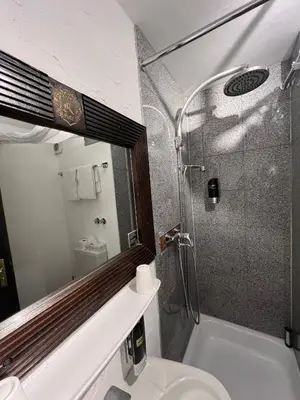 Ein Badezimmer in der Unterkunft Runas Hotel