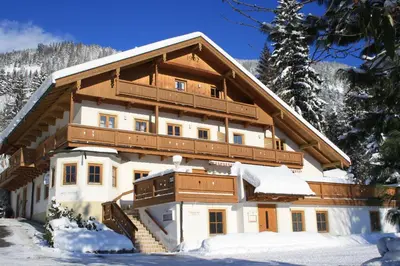Ein allgemeiner Bergblick oder ein Berglick von der Pension aus