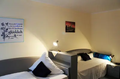 Ein Bett oder Betten in einem Zimmer der Unterkunft Land-gut-Hotel Gasthof Waldschänke