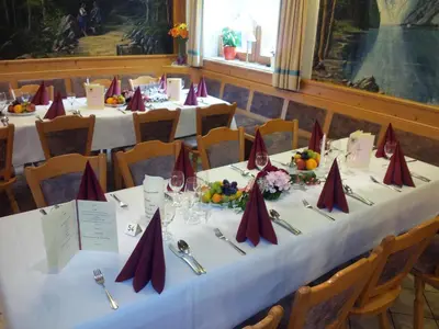 Ein Restaurant oder anderes Speiselokal in der Unterkunft Land-gut-Hotel Gasthof Waldschänke