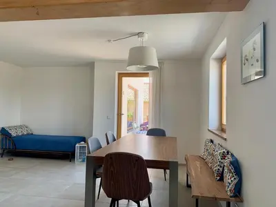 Ein Sitzbereich in der Unterkunft Chiemsee Living