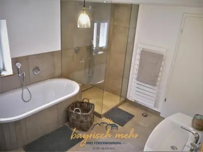 Ein Badezimmer in der Unterkunft Ihre Ferienwohnung bayrisch mehr...