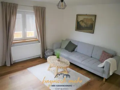 Ein Sitzbereich in der Unterkunft Ihre Ferienwohnung bayrisch mehr...