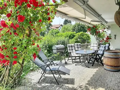Ein Garten an der Unterkunft Chiemsee-Ferienhaus Schlegel