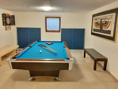 Ein Billardtisch in der Unterkunft Chiemsee-Ferienhaus Schlegel