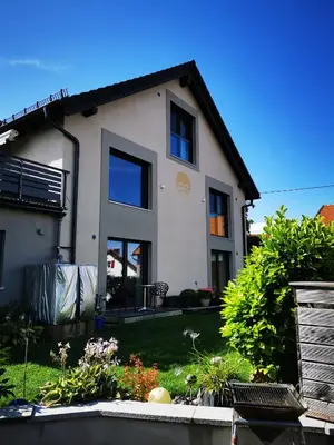Das Gebäude in dem sich die Ferienwohnung befindet