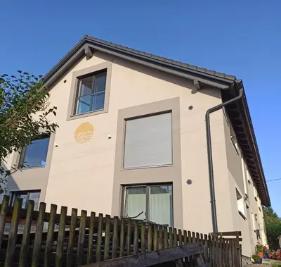 Das Gebäude in dem sich die Ferienwohnung befindet