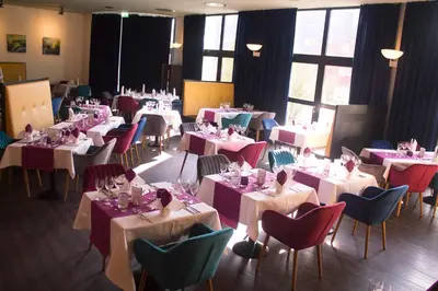 Ein Restaurant oder anderes Speiselokal in der Unterkunft Ara Hotel Comfort