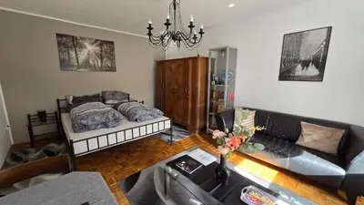 Ein Sitzbereich in der Unterkunft Ferienwohnung in Wartenberg