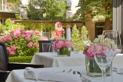Ein Garten an der Unterkunft MAXIMILIAN MUNICH Apartments & Hotel