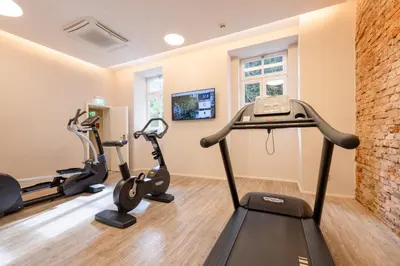 Das Fitnesscenter und/oder die Fitnesseinrichtungen in der Unterkunft MAXIMILIAN MUNICH Apartments & Hotel