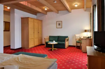 Ein Sitzbereich in der Unterkunft Landhotel Huber am See