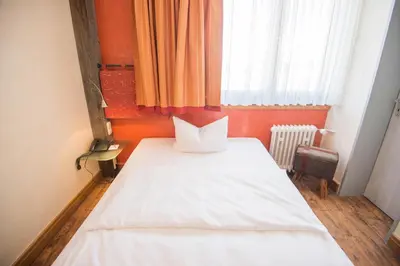 Ein Bett oder Betten in einem Zimmer der Unterkunft Ringhotel Alpenhof - Patchworkhotel