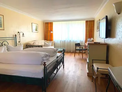 Ein Bett oder Betten in einem Zimmer der Unterkunft Ringhotel Alpenhof - Patchworkhotel