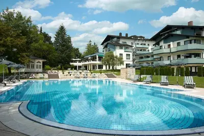 Der Swimmingpool an oder in der Nähe von Hotel Tanneck