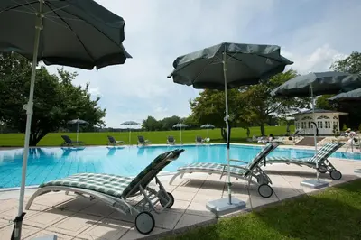 Der Swimmingpool an oder in der Nähe von Hotel Tanneck