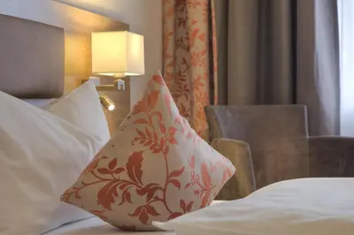 Ein Bett oder Betten in einem Zimmer der Unterkunft Ströbinger Hof - Therme Wellness Resort
