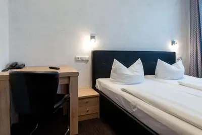 Ein Bett oder Betten in einem Zimmer der Unterkunft Hotel Fischertor