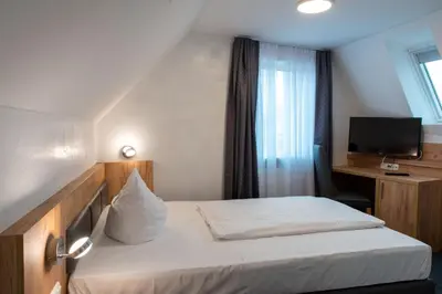 Ein Bett oder Betten in einem Zimmer der Unterkunft Hotel Fischertor