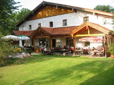 Ein Garten an der Unterkunft Gasthof Zum Ott