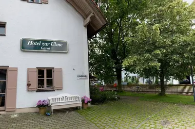 Ein Garten an der Unterkunft Hotel zur Ulme