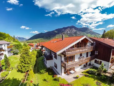 Ein allgemeiner Bergblick oder ein Berglick von des Hotels aus