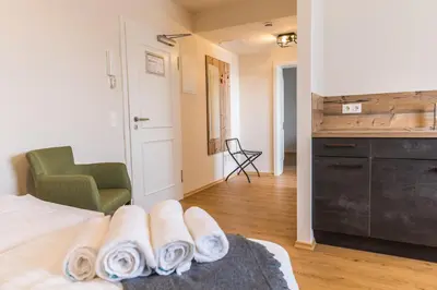 Ein Bett oder Betten in einem Zimmer der Unterkunft Chiemseer Wirtshaus