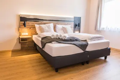Ein Bett oder Betten in einem Zimmer der Unterkunft Chiemseer Wirtshaus