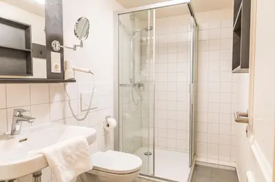Ein Badezimmer in der Unterkunft Chiemseer Wirtshaus